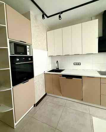 Простора 2к квартира біля Позняків Київ