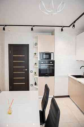 Простора 2к квартира біля Позняків Київ