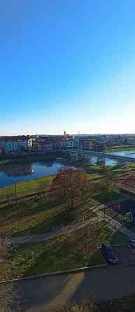 Здається трьох кімнатна з видом на місто та Латорицю. Мукачево