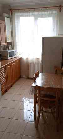 Здається трьох кімнатна з видом на місто та Латорицю. Мукачево