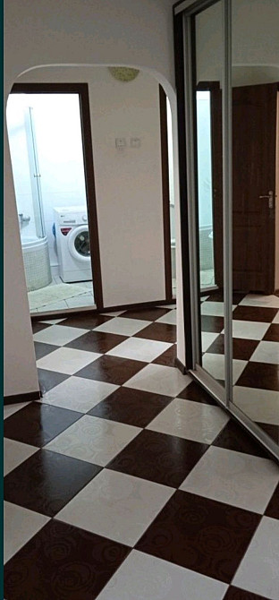 Здається трьох кімнатна з видом на місто та Латорицю. Мукачево - зображення 4