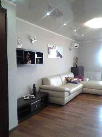 Сдается трёхкомнатая квартира на Литературной Одеса