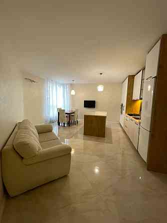 Гарна євротрикімнатна квартира з ремонтом! Буча