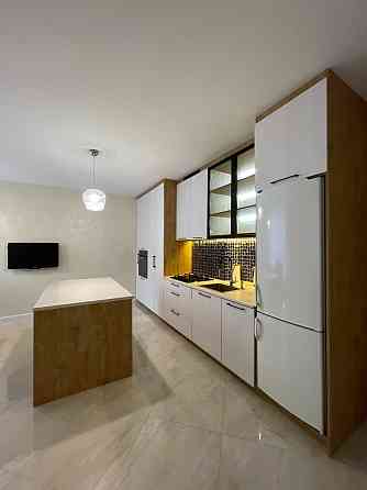 Гарна євротрикімнатна квартира з ремонтом! Буча