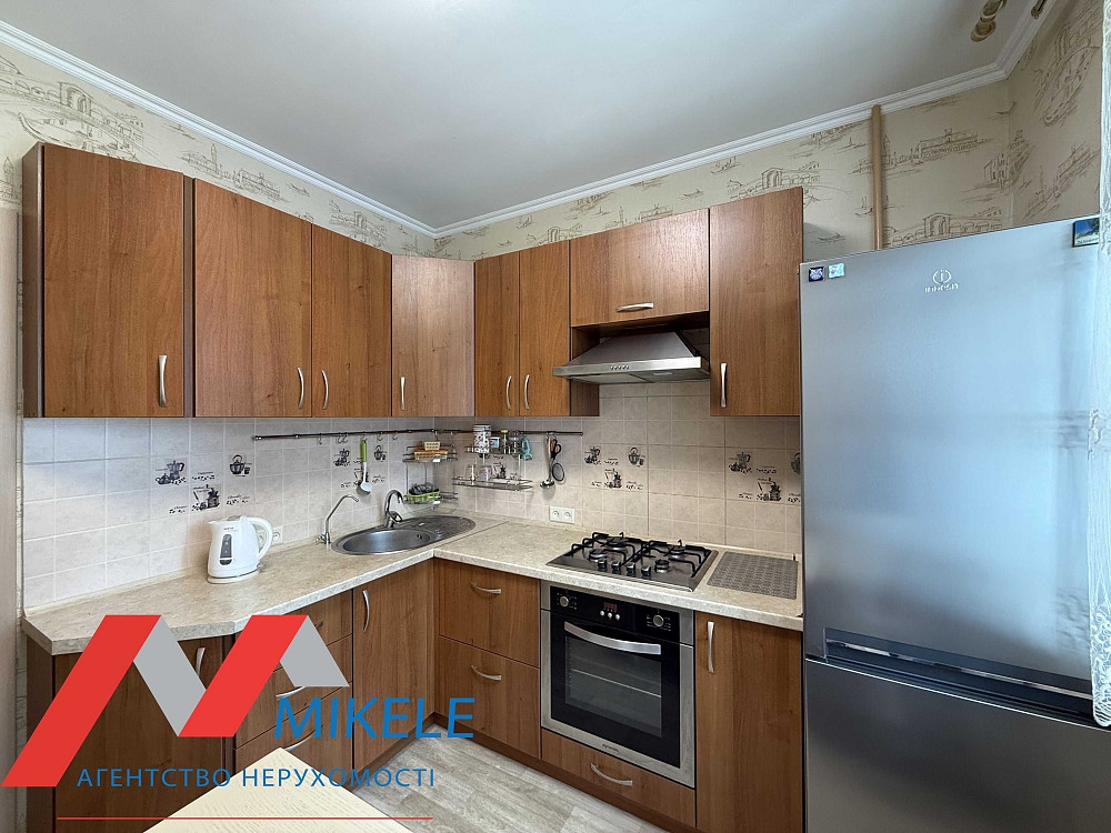 Без% 1к 40м2 вул. Ревуцького 24/4 м. Харківська Позняки Ахматової Киев - изображение 1