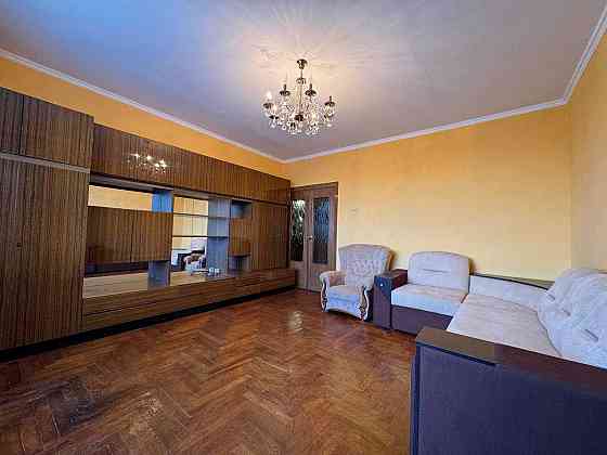 Трикімнатна в   "обкомівському"   будинку   ,центр   Мазепи  90000 Рівне