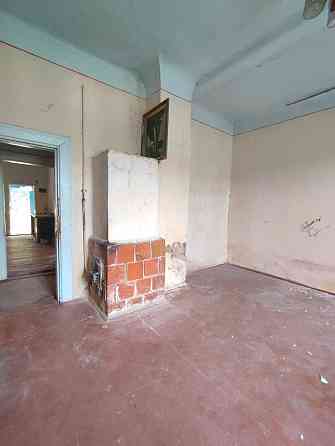 y Продається 2-кімнатна квартира на землі в районі ЖД вокзалу Рівне