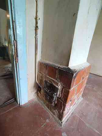 y Продається 2-кімнатна квартира на землі в районі ЖД вокзалу Рівне