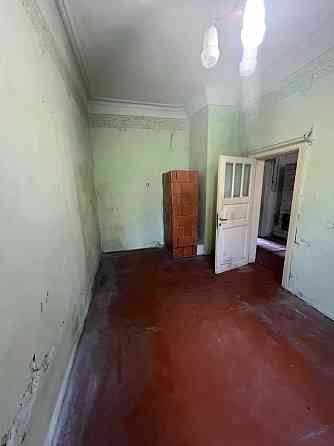 y Продається 2-кімнатна квартира на землі в районі ЖД вокзалу Рівне