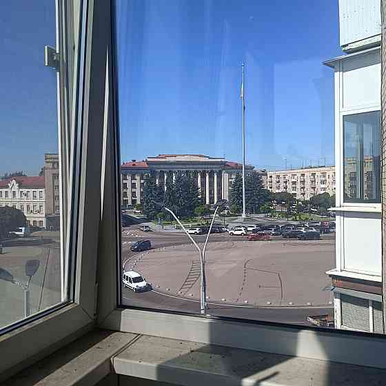 Продам 2 х кімнатну сталінку пл.Соборна Житомир