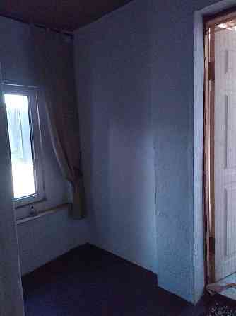 у Продається 2-кімнатна квартира (1/3 будинку) порцуч з центром Рівне
