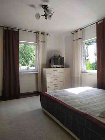 у Продається 2-кімнатна квартира (1/3 будинку) порцуч з центром Рівне