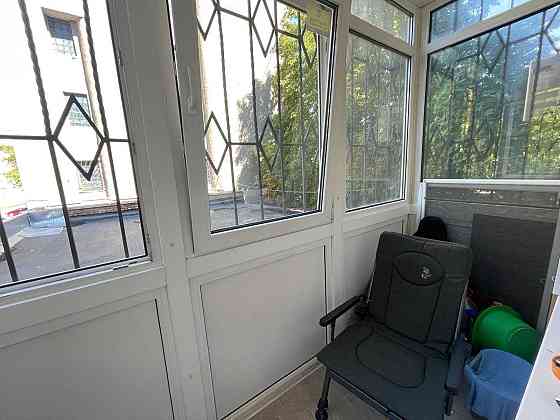 Продаю великогабаритну 2 кімнатну квартиру. 64 м. Будинок Художників Николаев