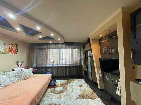 Продаю великогабаритну 2 кімнатну квартиру. 64 м. Будинок Художників Николаев