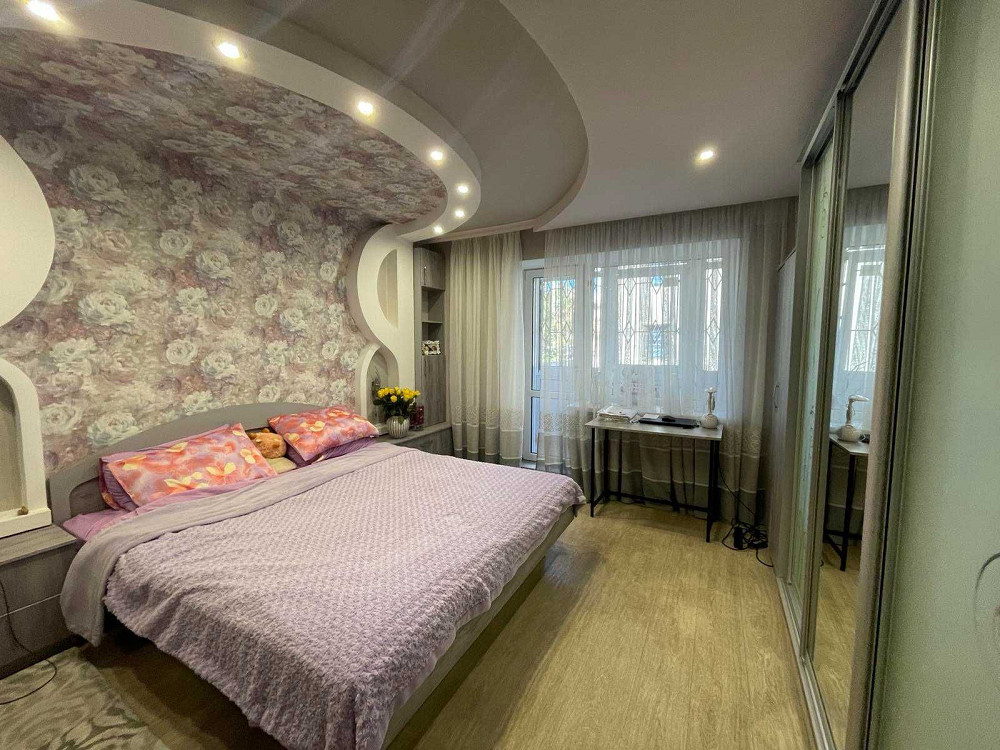 Продаю великогабаритну 2 кімнатну квартиру. 64 м. Будинок Художників Николаев - изображение 1