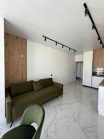 Продаж квартири, вул Золота Винники