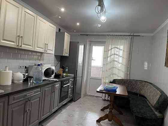 Оренда чудовоі двокімнатноі на Драгоманова 44 метро Позняки Киев