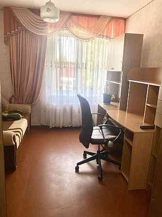 Продам велику 3-х кімнатну квартиру з гаражем  у дворі Миргород