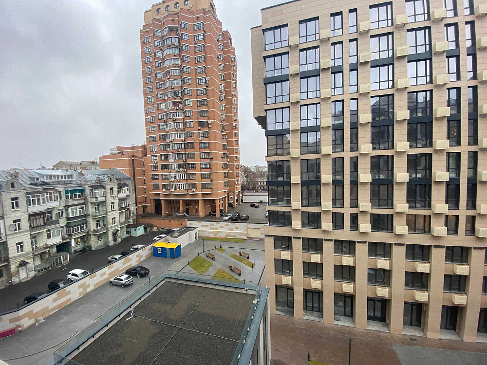 Район станції метро " Золоті Ворота" . ЖК " Ярославов Град" . Київ - зображення 7