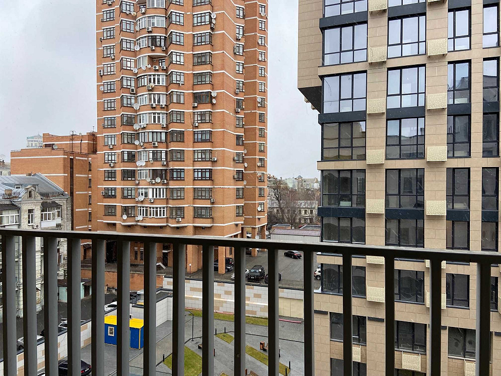 Район станції метро " Золоті Ворота" . ЖК " Ярославов Град" . Київ - зображення 3