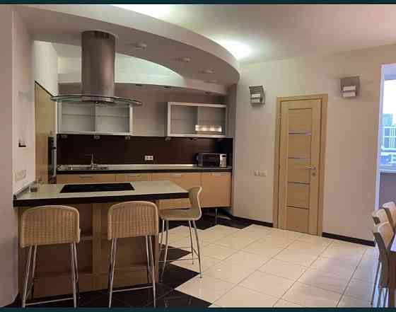 Сдам 3х комнатную в центре! Без% Киев