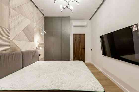 ЖК Славутич метро в пешей доступности 2-к квартира студия Киев