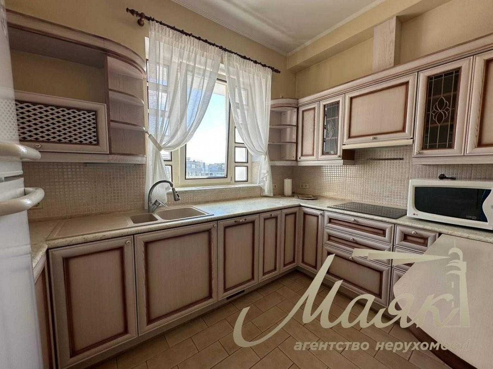 Оренда дворівневої квартири по вул.Верхогляда 4, Печерський район. Киев - изображение 1