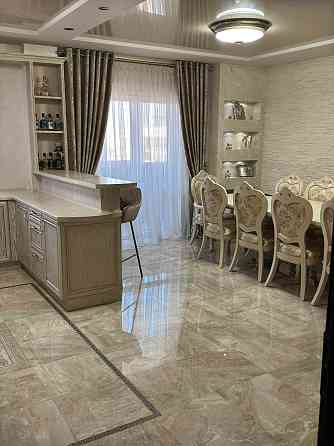 Простора 3-к. квартира з дизайнерським ремонтом за вул. Олеся Гончара Луцк