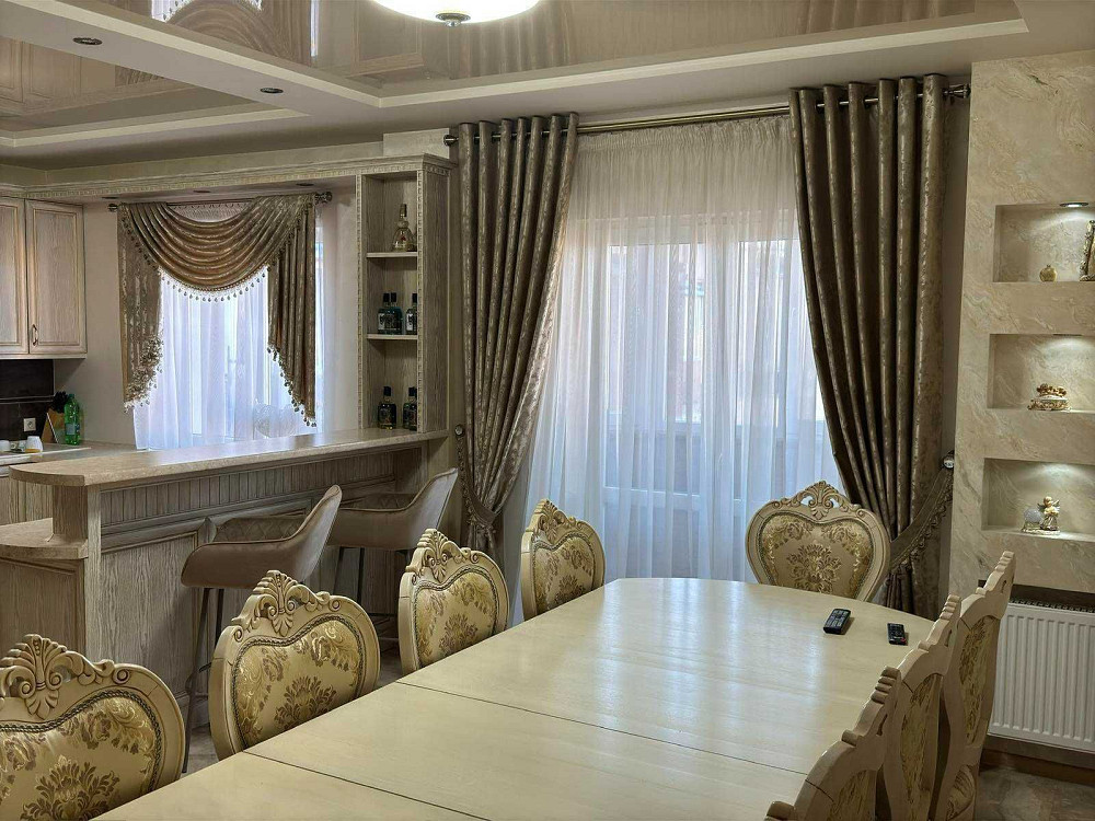 Простора 3-к. квартира з дизайнерським ремонтом за вул. Олеся Гончара Луцьк - зображення 3