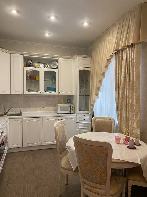 Двокімнатна, євроремонт, 60 м2, вулиця  Михайла Бойчука 12а Киев - изображение 6