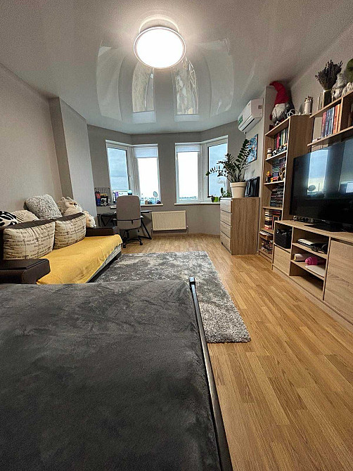 Уютная квартира с ремонтом, мебелью в новом доме на Посёлке Котовского Одесса - изображение 1