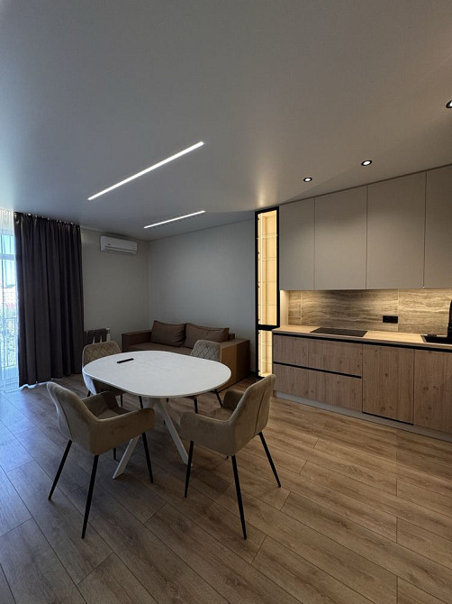 Продається Нова, якісна, велика квартира. Центр міста. Новабудова. Ужгород - изображение 1