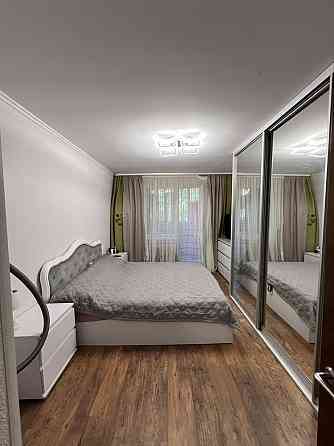 2- кімнатна квартира на 3 поверсі, в цегляному будинку з ремонтом Угорники