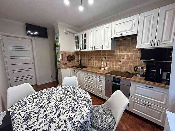 Продаж 4-кімнатної квартири, 1-й мікрорайон 