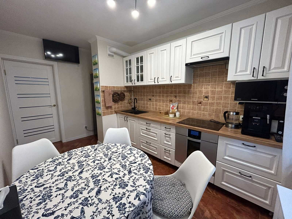 Продаж 4-кімнатної квартири, 1-й мікрорайон  - изображение 2