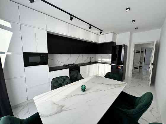 Продається 3 кімнатна квартира з ремонтом в центрі міста вул. Княгинин Ивано-Франковск