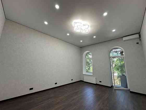 2 комн -79 метров. Новый Ремонт. 2/4 эт.  ул. Успенская -Маразлиевская Одеса