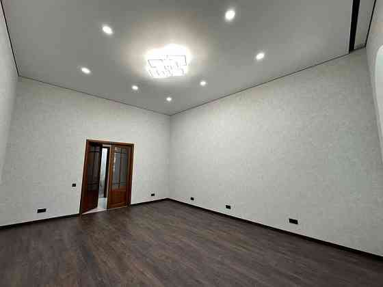 2 комн -79 метров. Новый Ремонт. 2/4 эт.  ул. Успенская -Маразлиевская Одеса