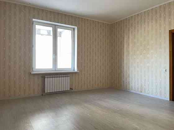 Трикімнатна квартира-  м. Позняки : цегляний будинок, низький поверх! Киев