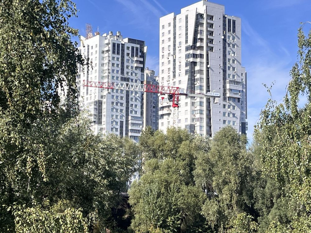 Трикімнатна квартира-  м. Позняки : цегляний будинок, низький поверх! Киев - изображение 1