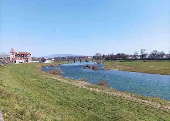 Продаж двох кімнатной квартири на набережній. Мукачево