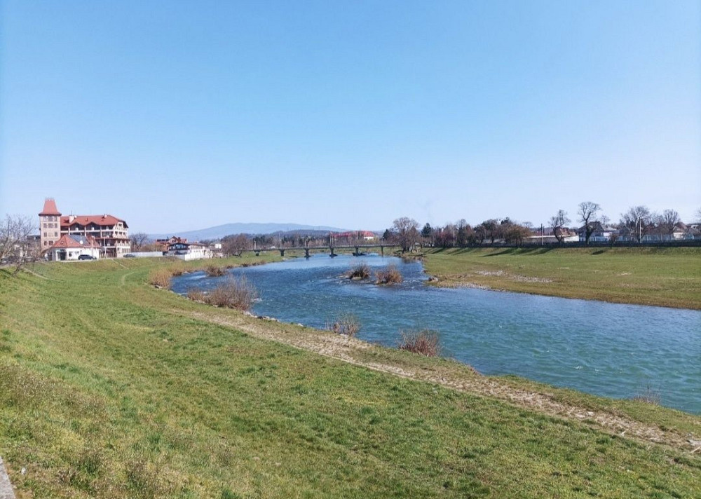 Продаж двох кімнатной квартири на набережній. Мукачево - зображення 1