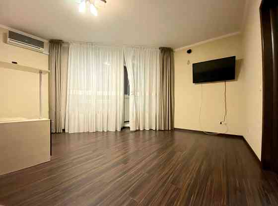 Пчілки 2а, Позняки, 1 кімнатна 50м2 біля Ашану Киев