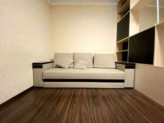 Пчілки 2а, Позняки, 1 кімнатна 50м2 біля Ашану Киев