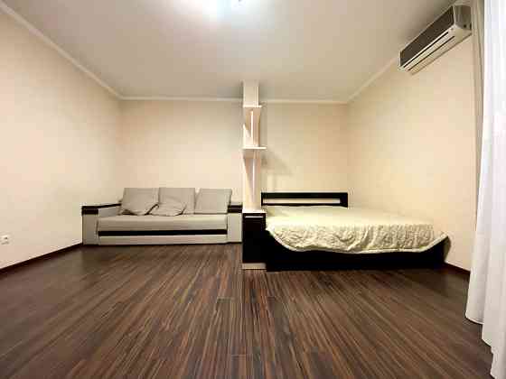 Пчілки 2а, Позняки, 1 кімнатна 50м2 біля Ашану Киев