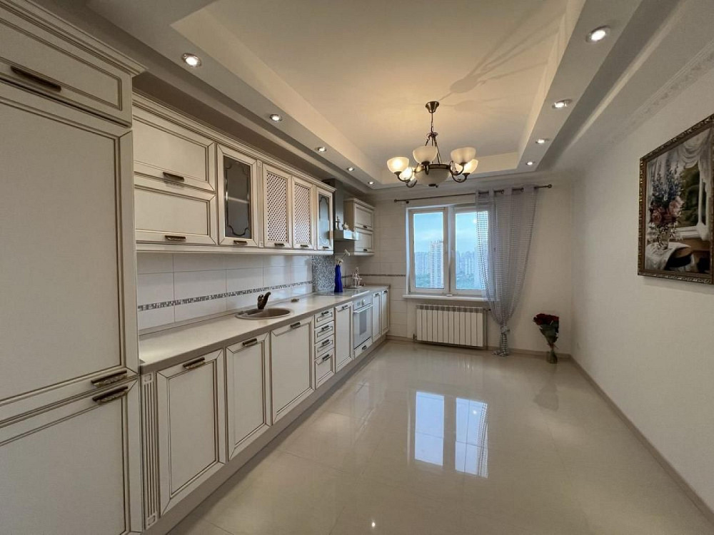 Простора 3-к квартира вул. Урлівська 30 Киев - изображение 1