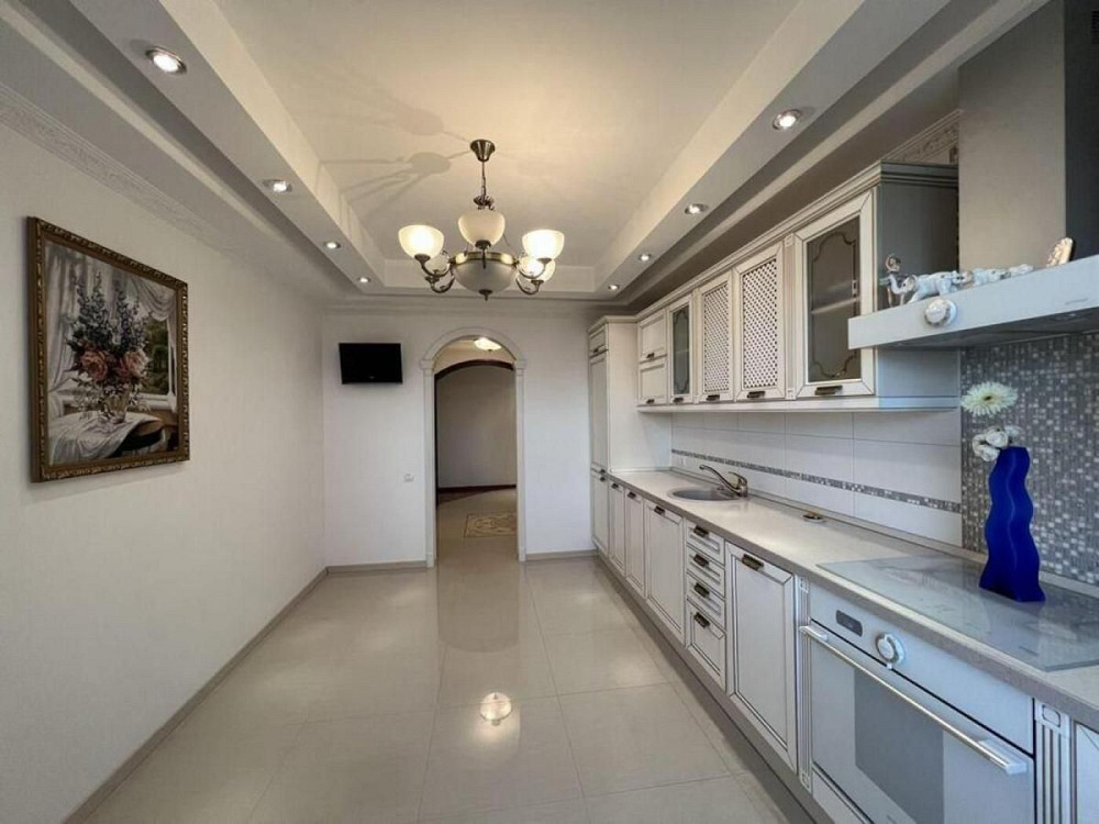 Простора 3-к квартира вул. Урлівська 30 Киев - изображение 3