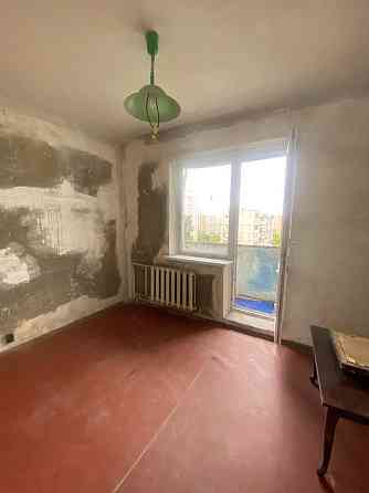 3к квартира під ремонт м. Лівобережна Киев