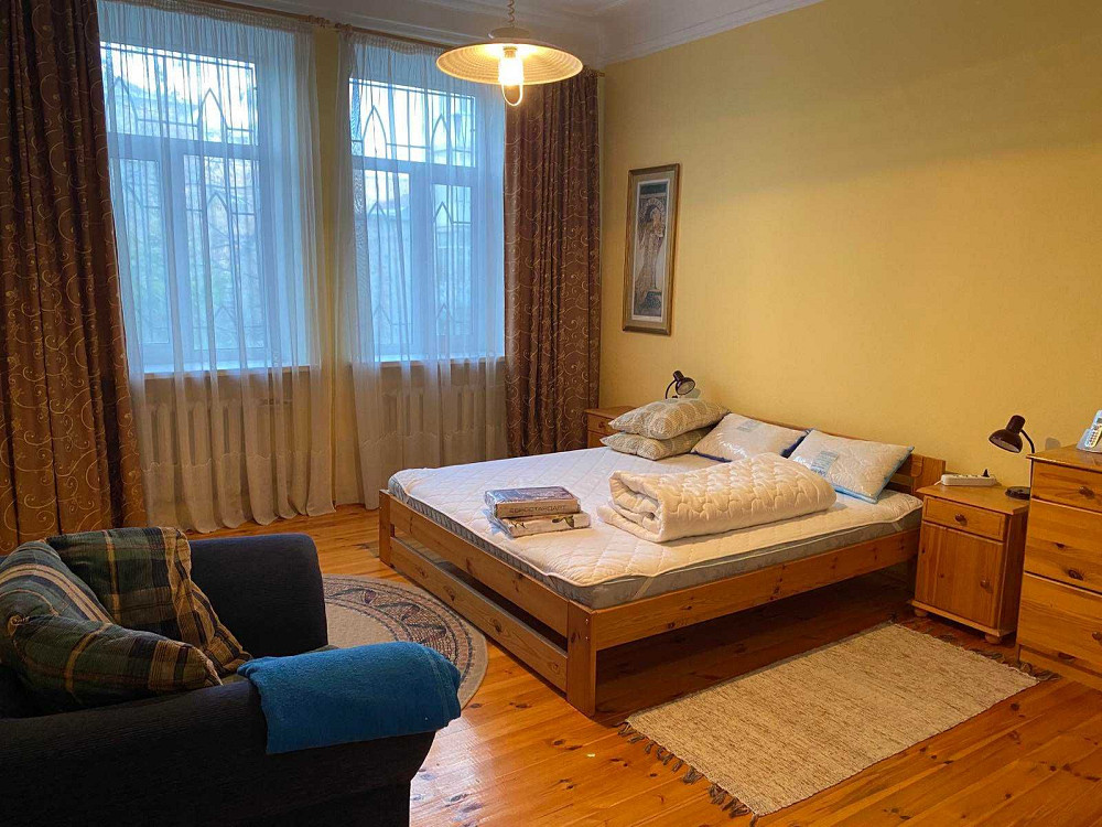 Квартира з двома спальнями біля метро Контрактова пл. Київ - зображення 7