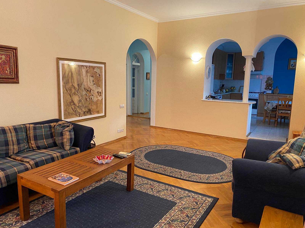 Квартира з двома спальнями біля метро Контрактова пл. Київ - зображення 3